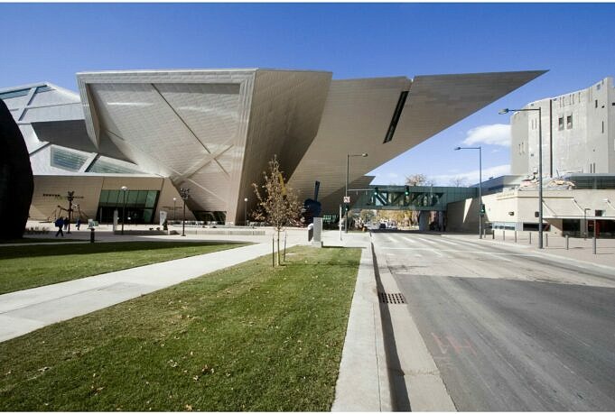 Bold Contemporary Design The Denver Art Museum Di Daniel Libeskind
